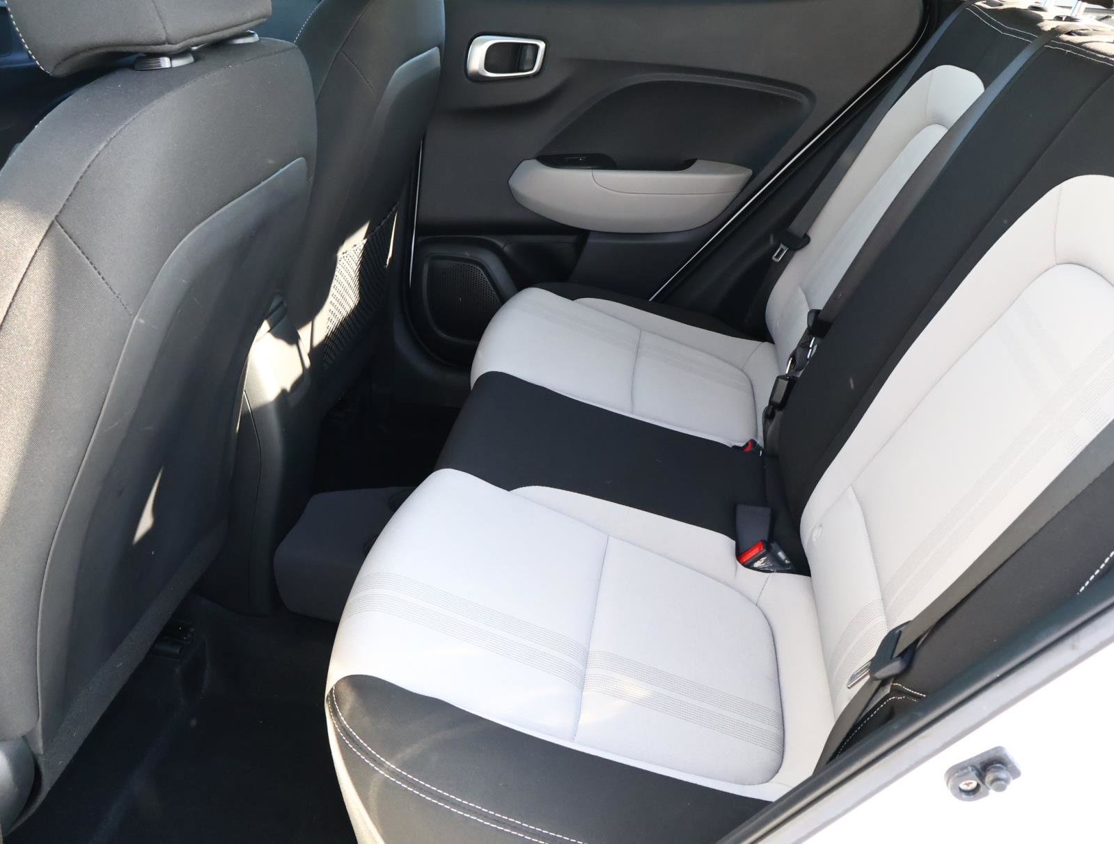 Used 2021 Hyundai Venue SEL w/ Premium Package image 20