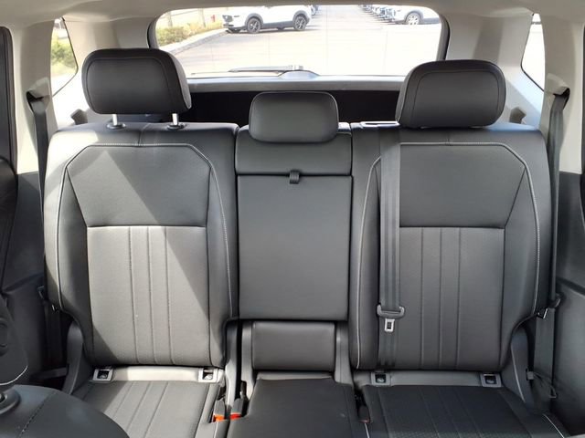 Used 2023 Volkswagen Tiguan SE w/ Panoramic Sunroof Package image 21