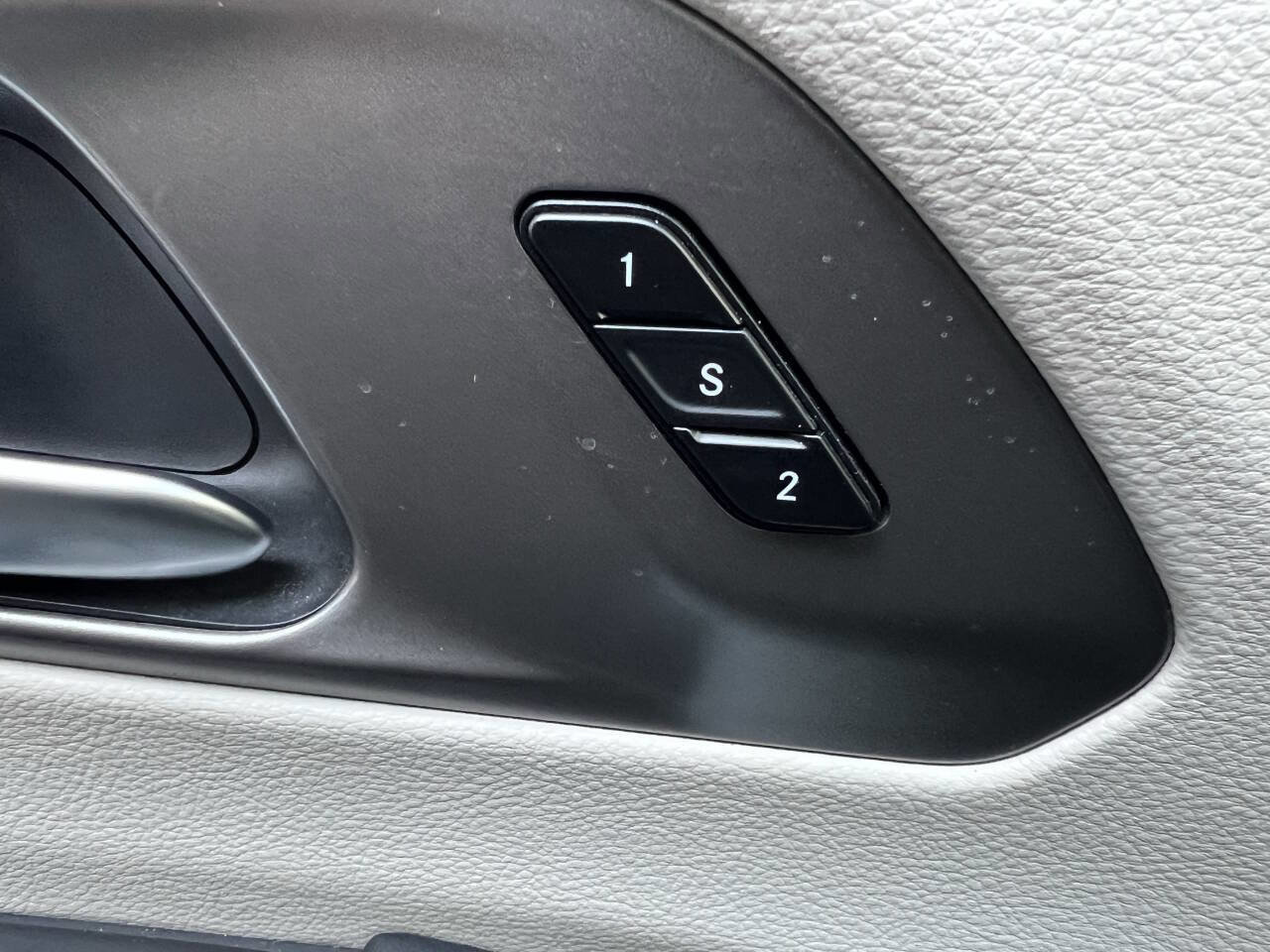 Used 2024 Chrysler Pacifica Touring-L FWD image 31