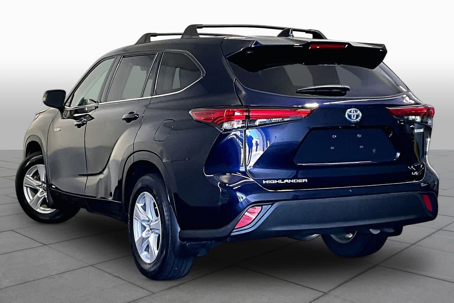 Used 2020 Toyota Highlander LE AWD/4WD image 12