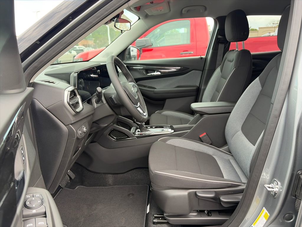 New 2026 Chevrolet TrailBlazer LT w/ Midnight Edition AWD/4WD image 14