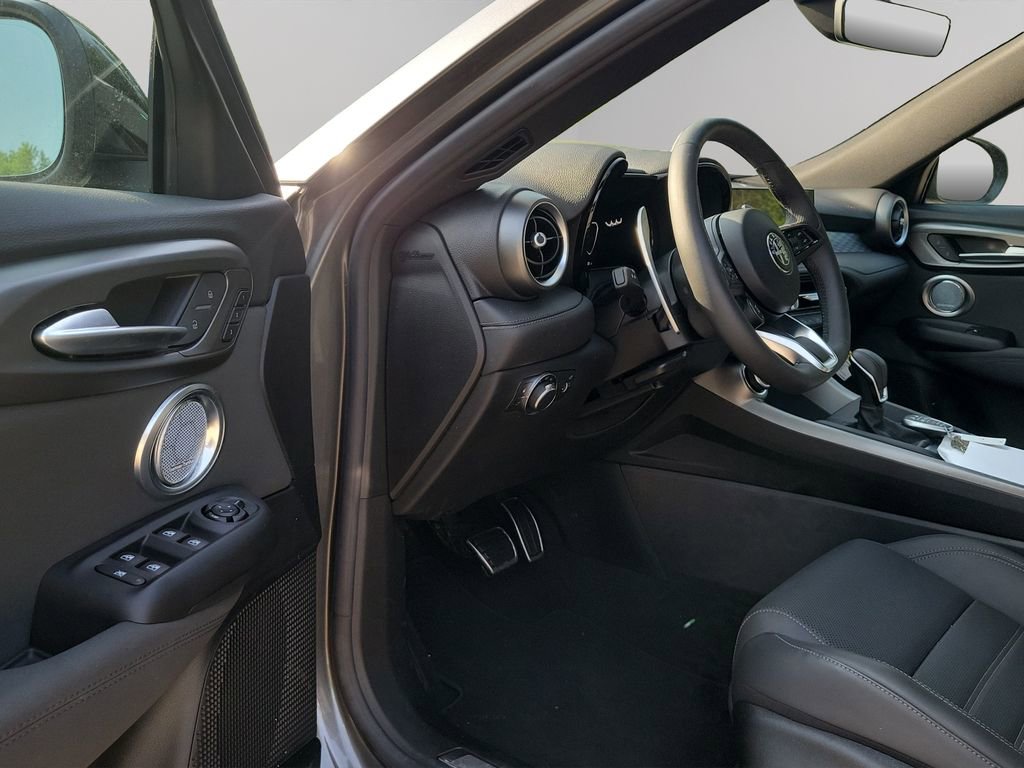 Used 2024 Alfa Romeo Tonale Veloce AWD/4WD image 5