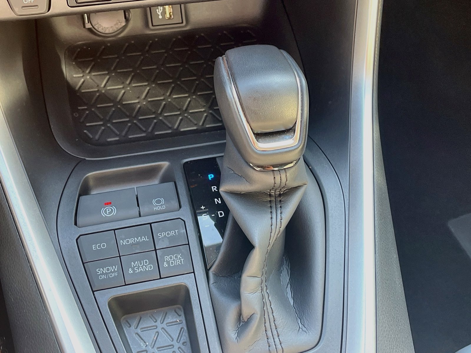 Used 2025 Toyota RAV4 XLE Premium AWD/4WD image 17