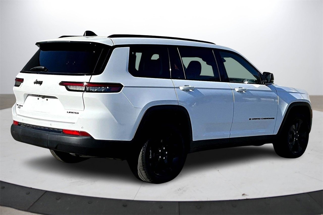 Used 2023 Jeep Grand Cherokee L Limited w/ Black Appearance Package image 8