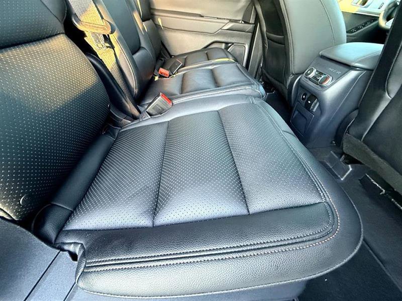 Used 2025 Ford Explorer Active image 31