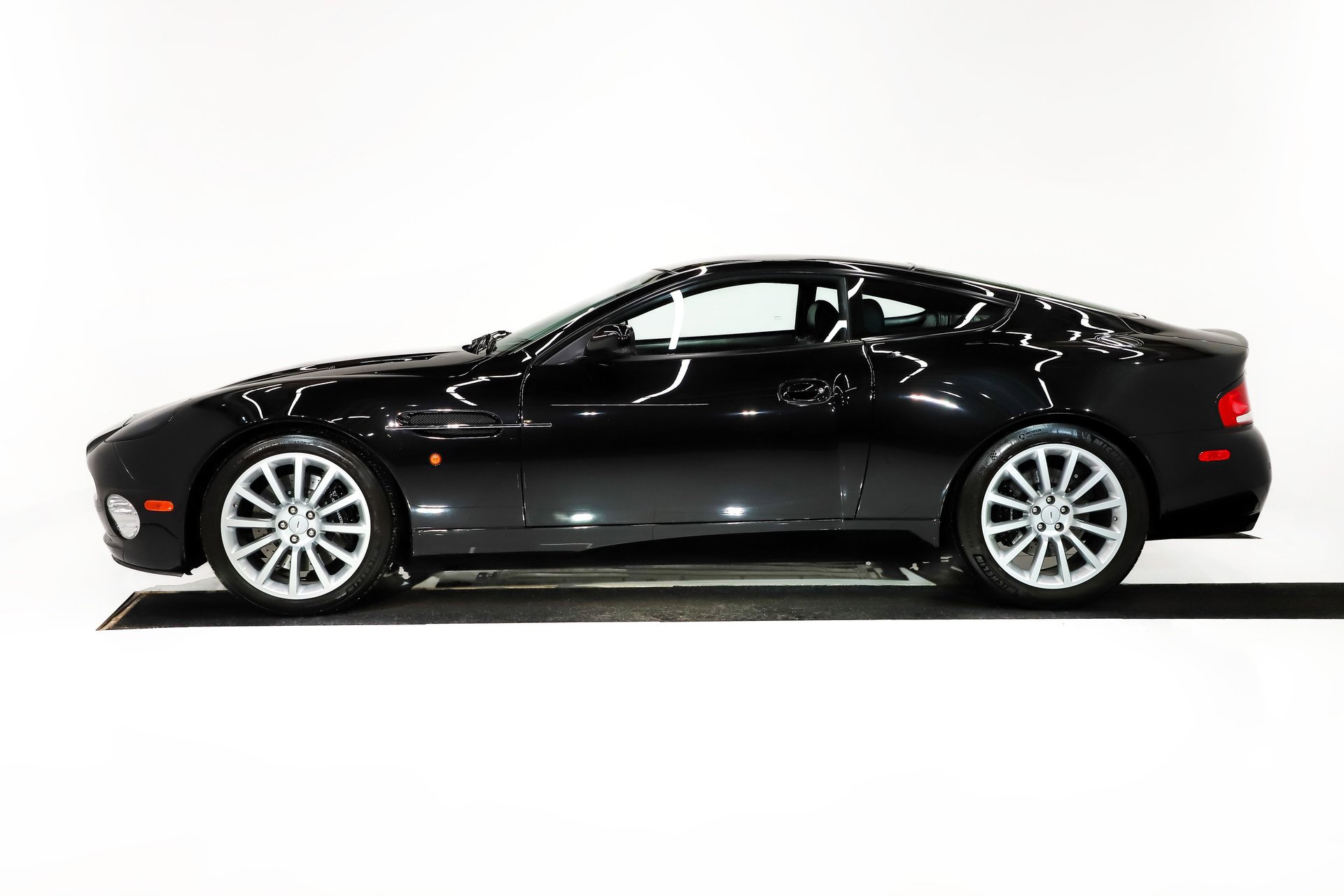 Used 2003 Aston Martin Vanquish image 34
