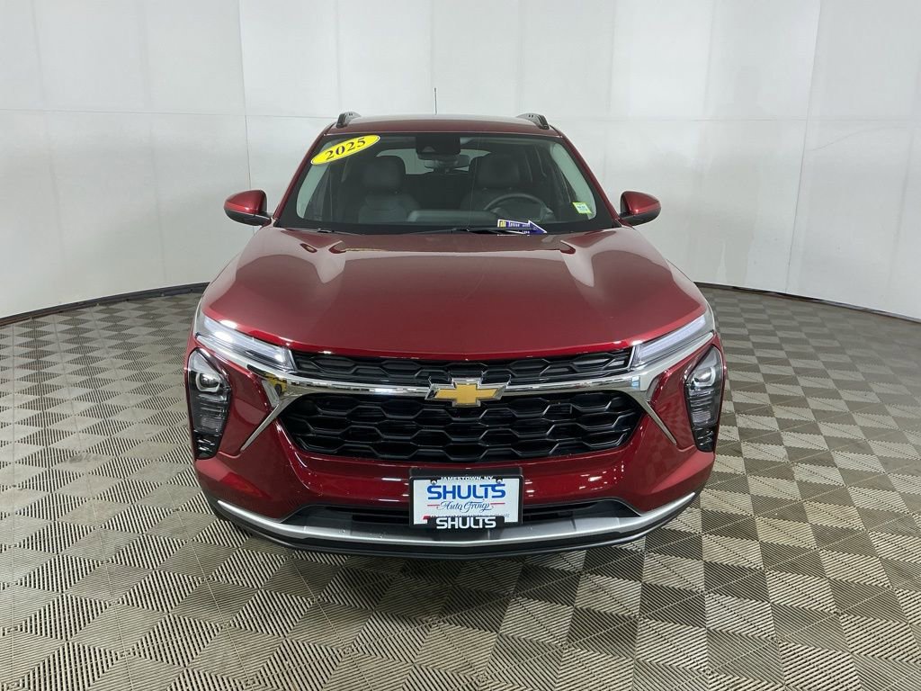 Used 2025 Chevrolet Trax LT w/ Driver Confidence Package image 3