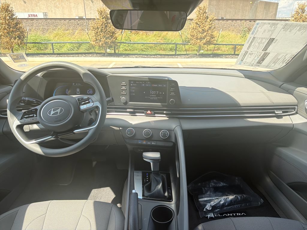New 2026 Hyundai Elantra SE FWD image 20