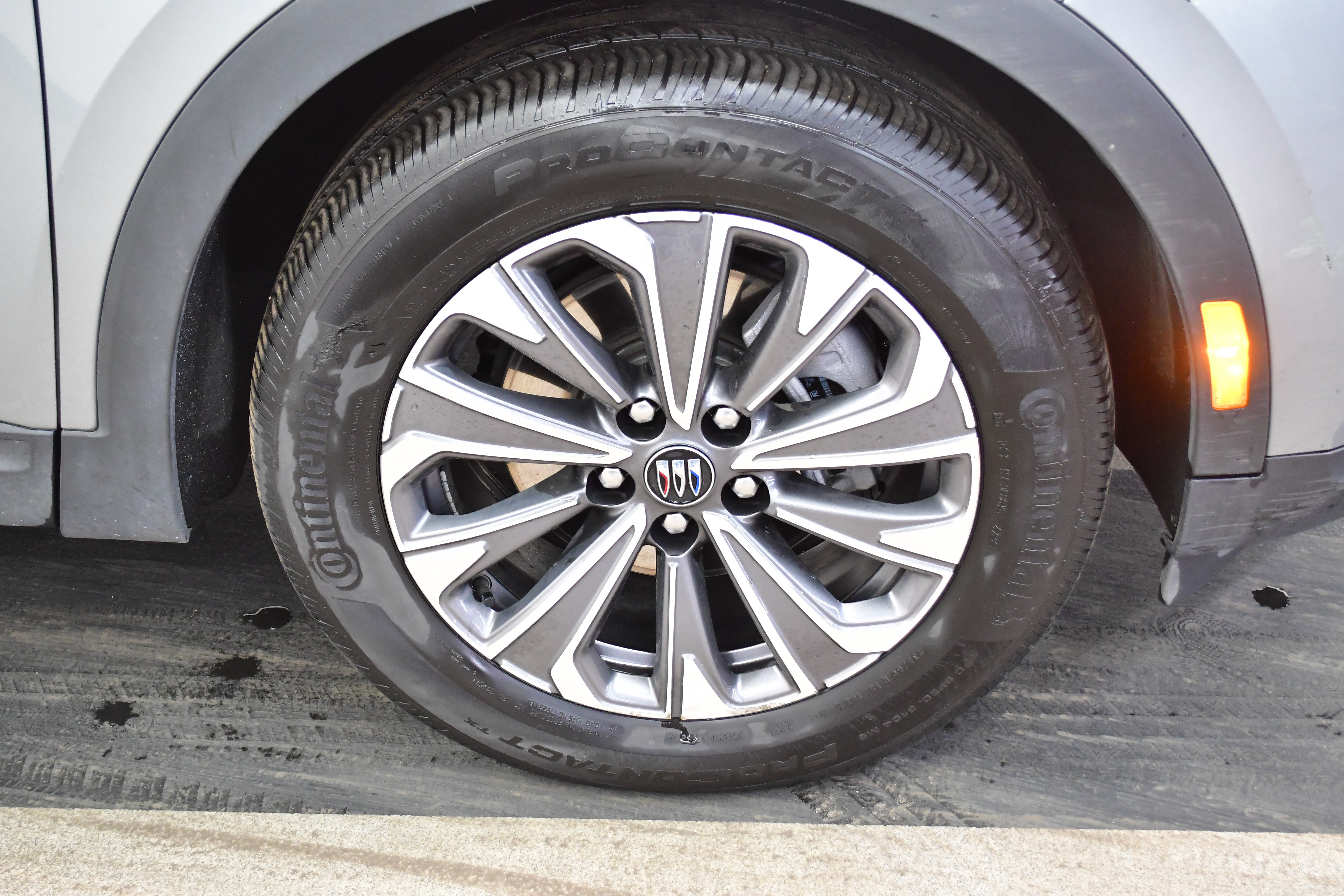 Used 2025 Buick Envision Preferred image 37