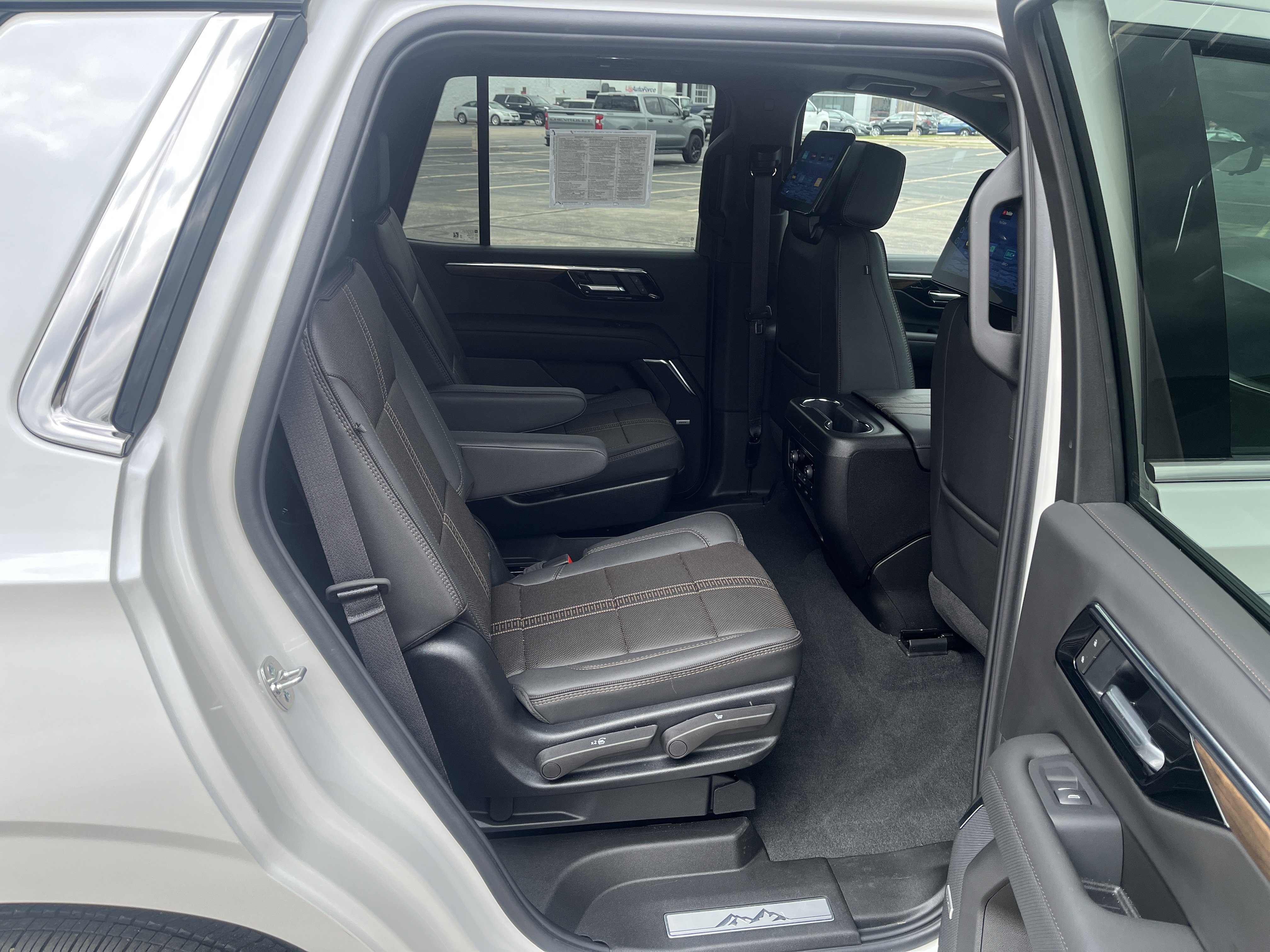 Used 2025 Chevrolet Tahoe High Country image 17