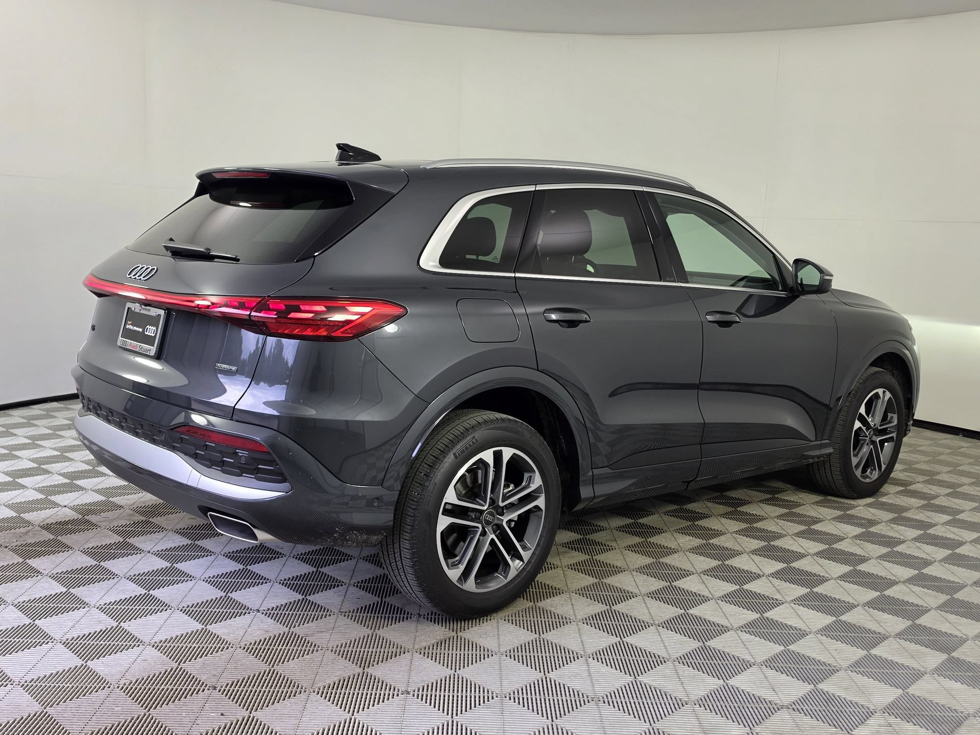 Used 2025 Audi Q5 Premium w/ Convenience Package AWD/4WD image 40