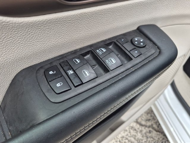 Used 2023 Chrysler Voyager LX FWD image 18