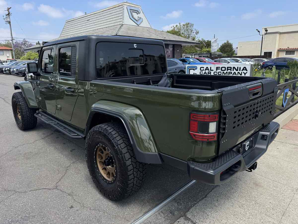 Used 2023 Jeep Gladiator Sport AWD/4WD image 3