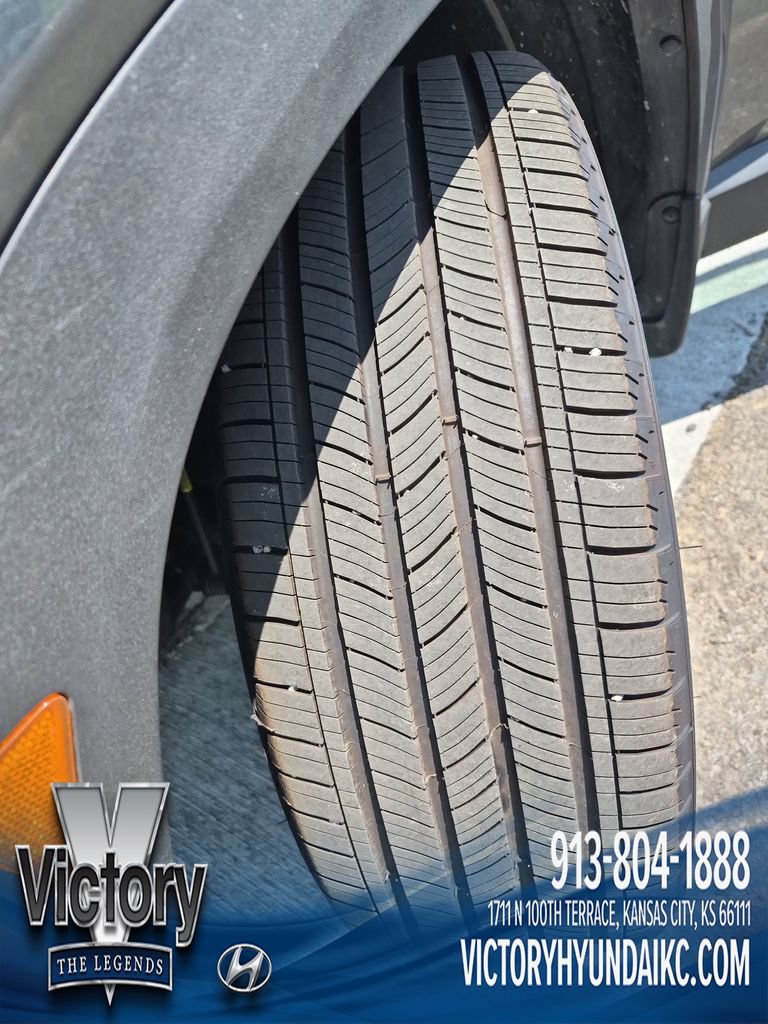 Used 2025 Hyundai Tucson Limited AWD/4WD image 28