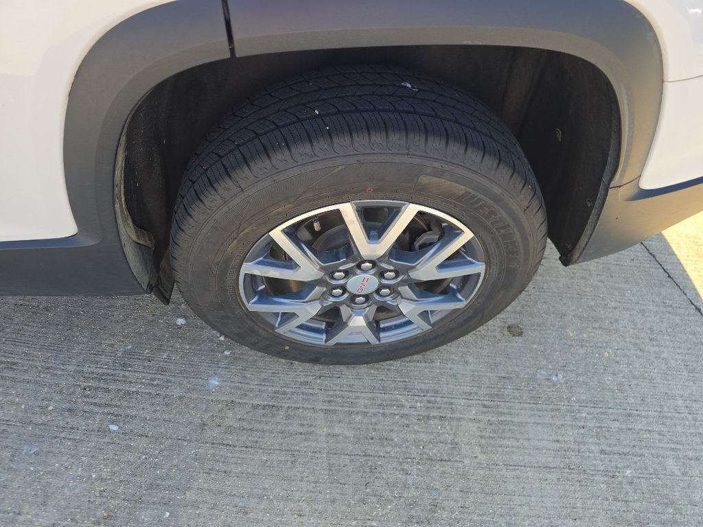Used 2023 GMC Acadia SLT w/ Preferred Package FWD image 12