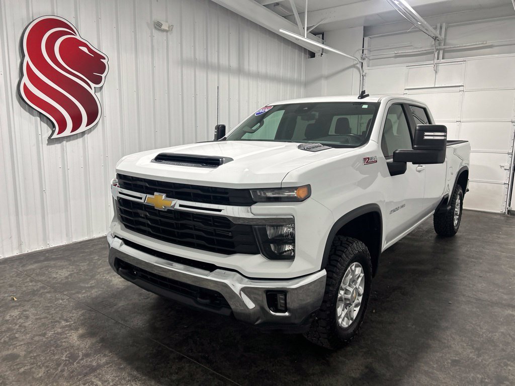 Used 2024 Chevrolet Silverado 2500 LT AWD/4WD image 1