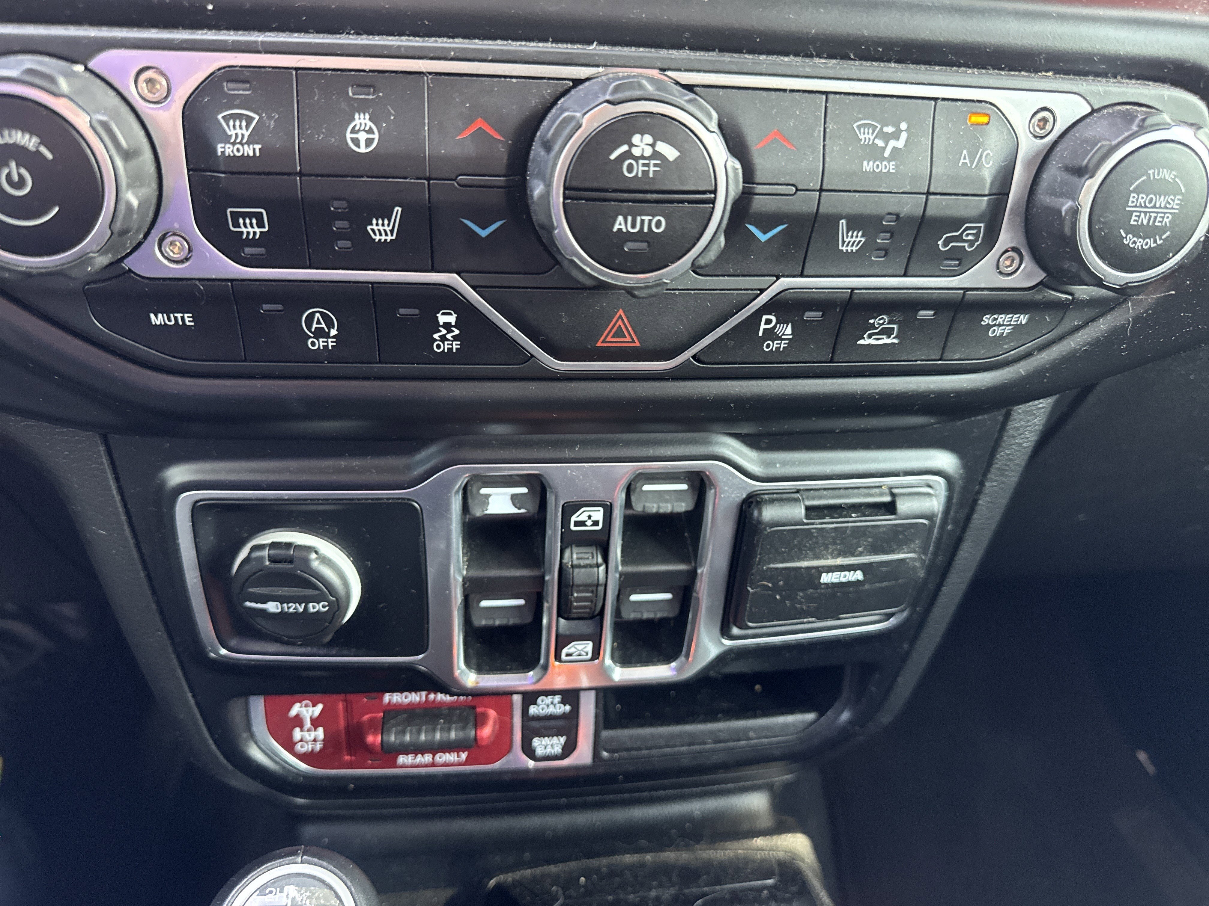 Used 2021 Jeep Gladiator Rubicon AWD/4WD image 19