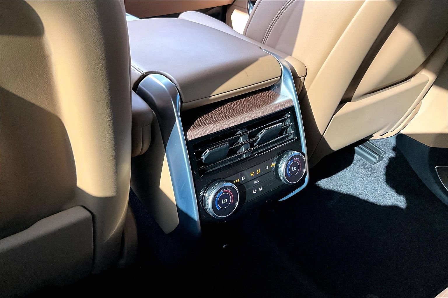 Certified 2024 Land Rover Range Rover SE AWD/4WD image 33