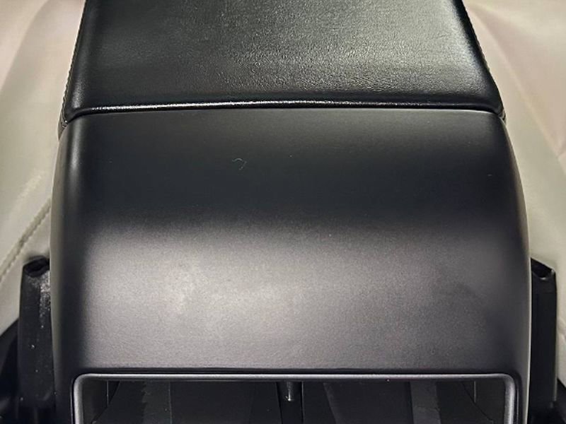 Used 2022 Tesla Model Y Long Range image 37