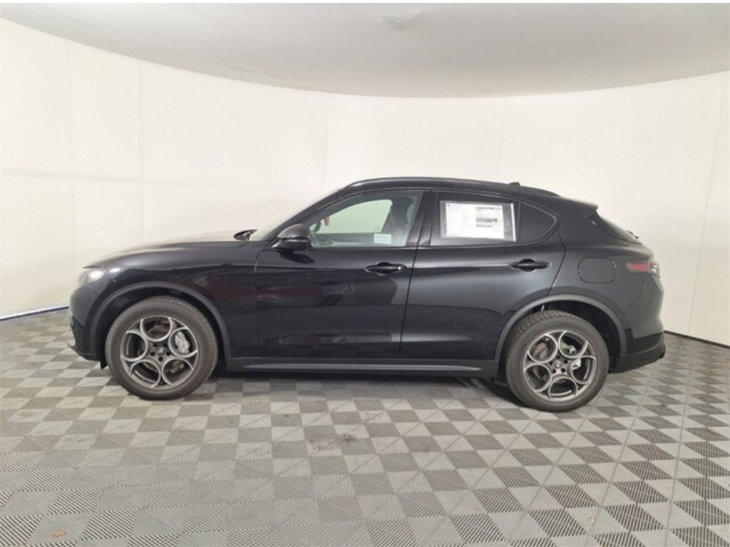 New 2025 Alfa Romeo Stelvio Sprint w/ Convenience Package image 8