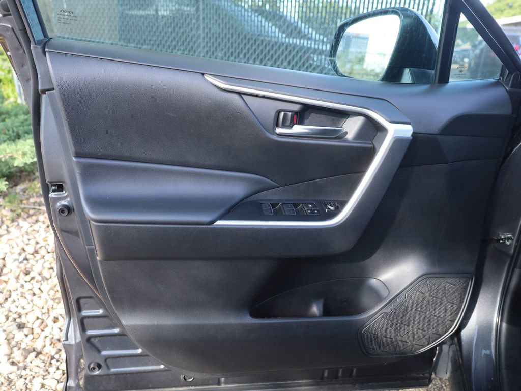 Used 2024 Toyota RAV4 XLE image 30