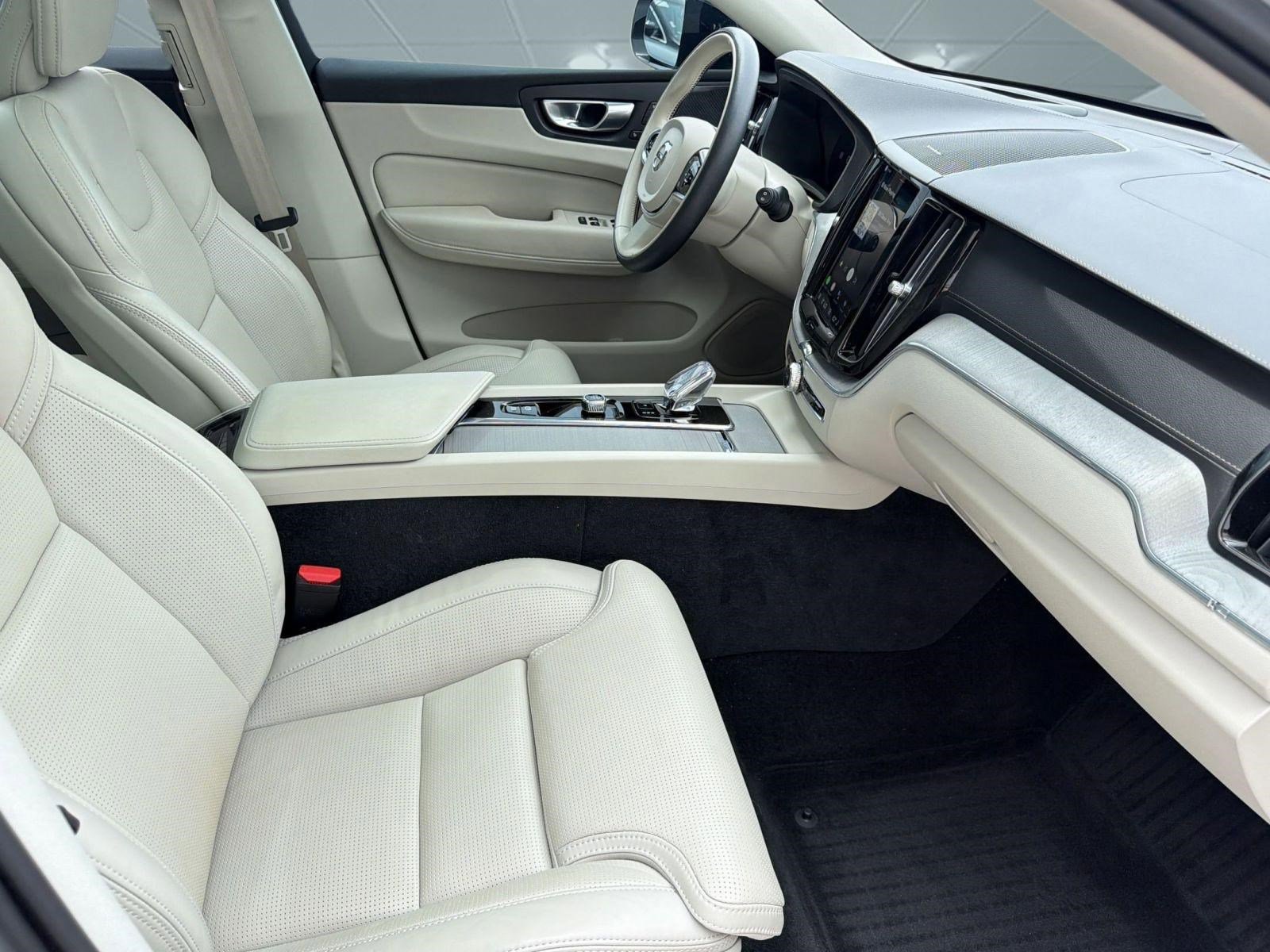 Used 2024 Volvo XC60 B5 Ultimate w/ Protection Package Premier AWD/4WD image 30