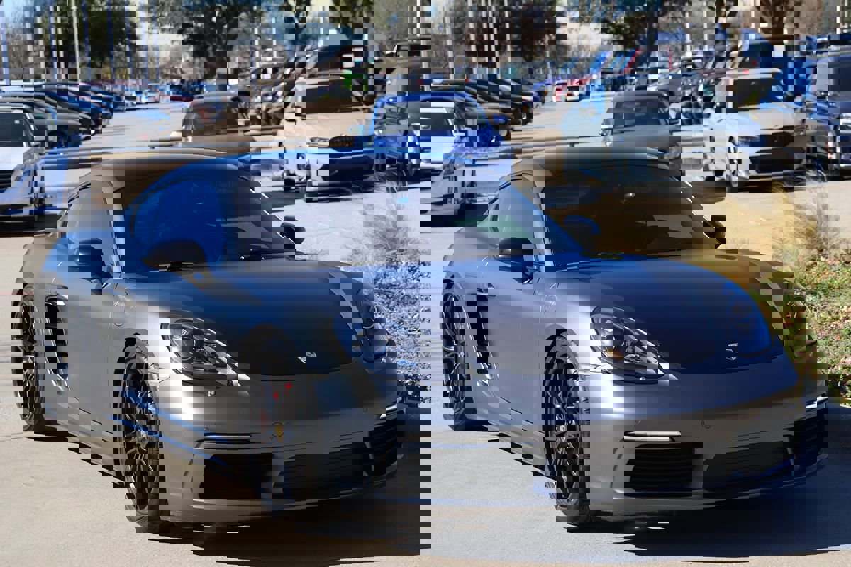 Used 2017 Porsche 718 Cayman image 3