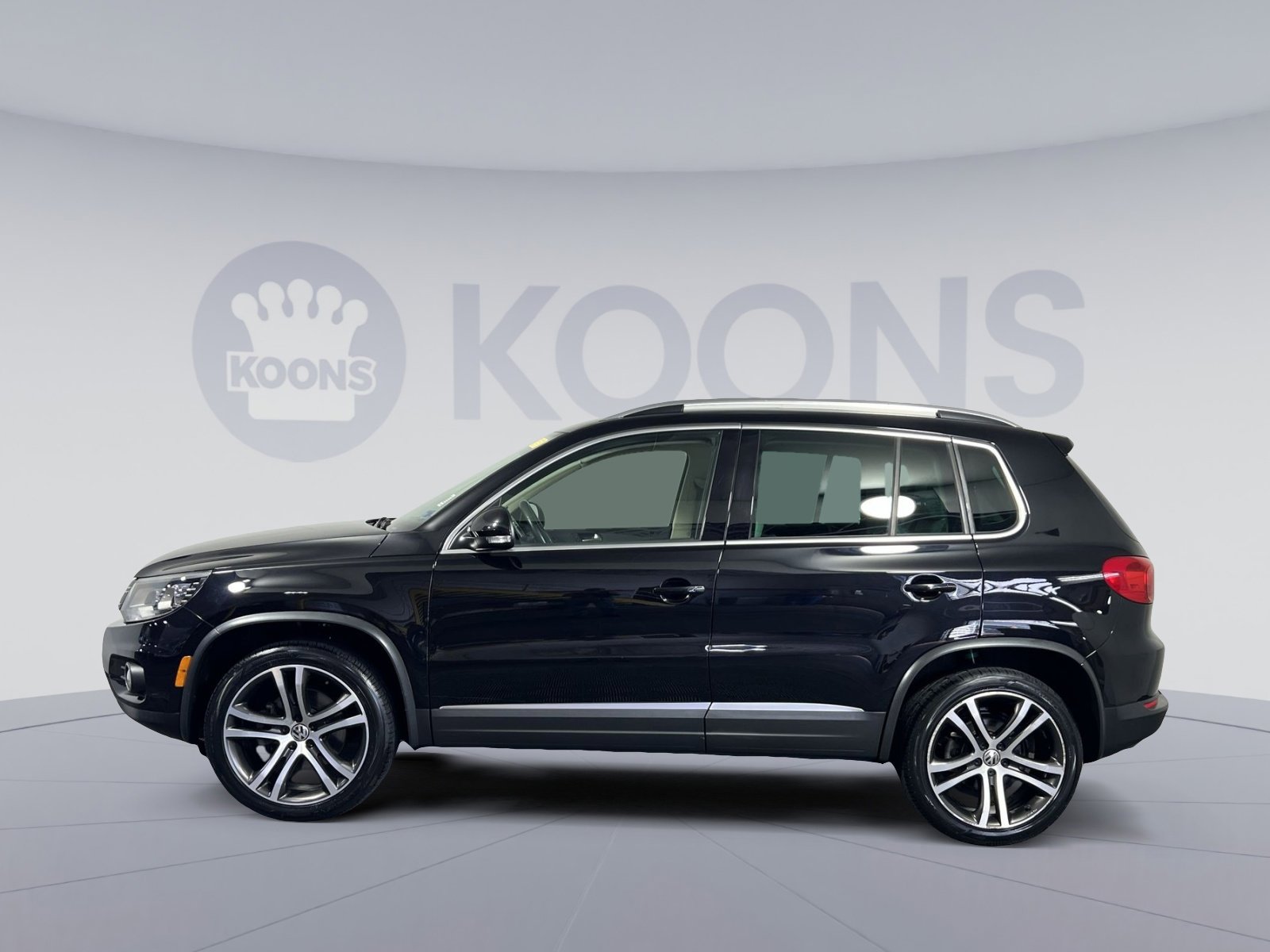 Used 2017 Volkswagen Tiguan SEL FWD image 7
