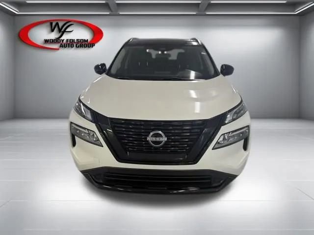 Used 2023 Nissan Rogue SV w/ SV Premium B Package AWD/4WD image 2