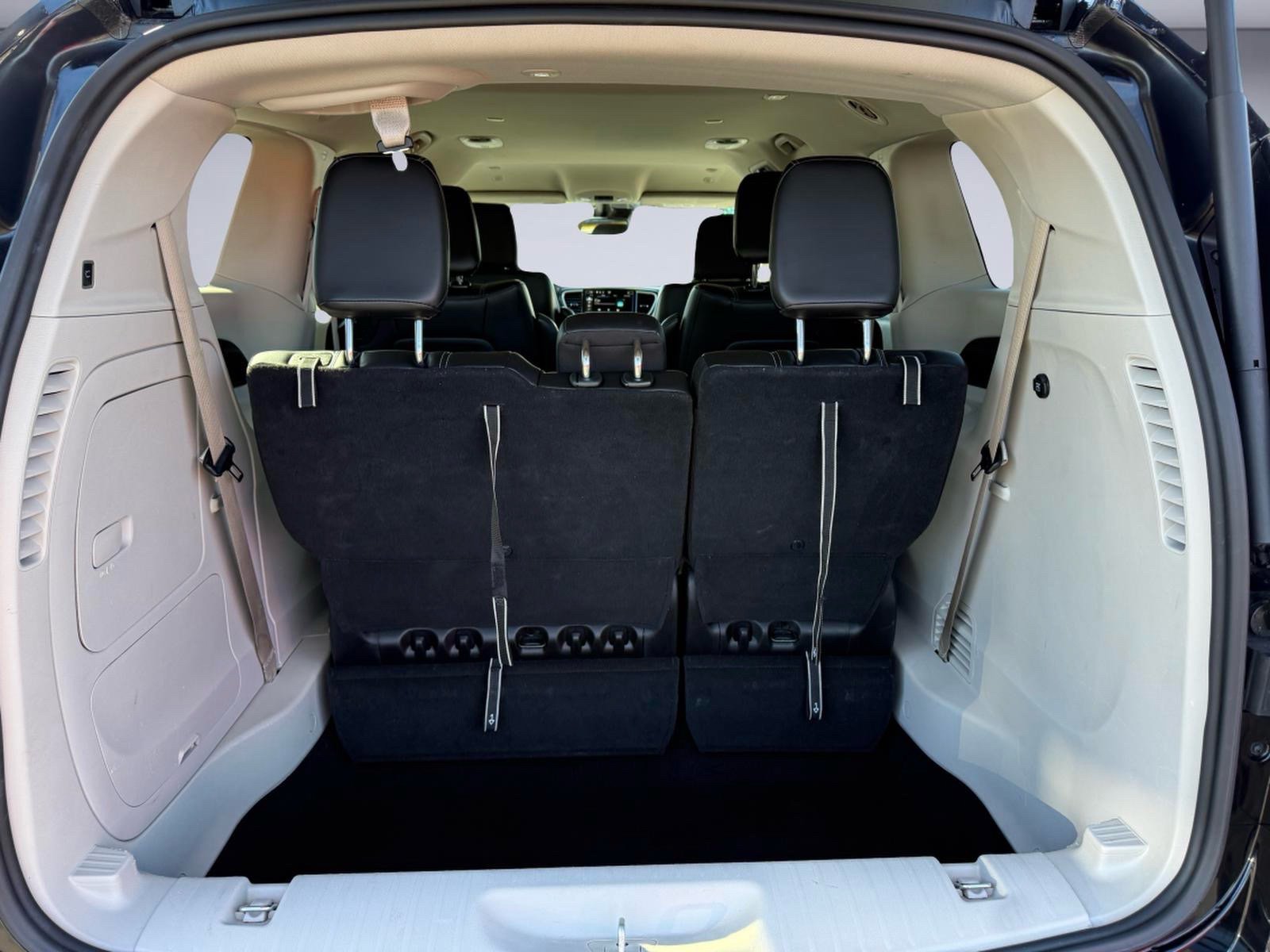 Used 2023 Chrysler Pacifica Touring-L FWD image 8
