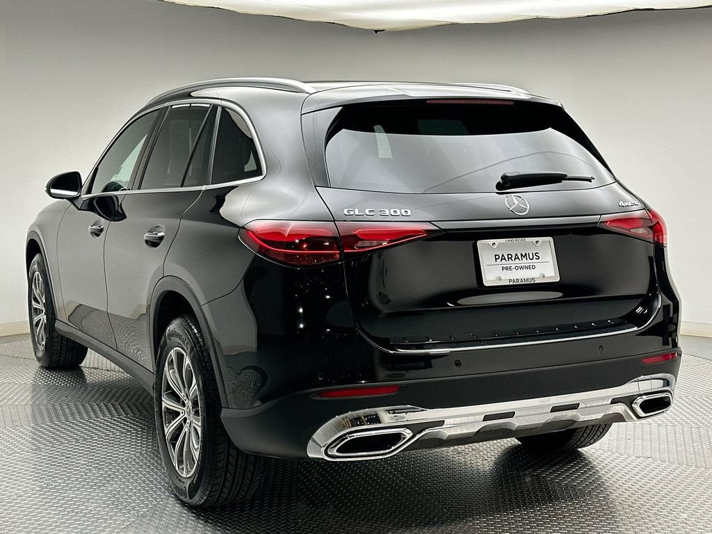Used 2025 Mercedes-Benz GLC 300 4MATIC image 11