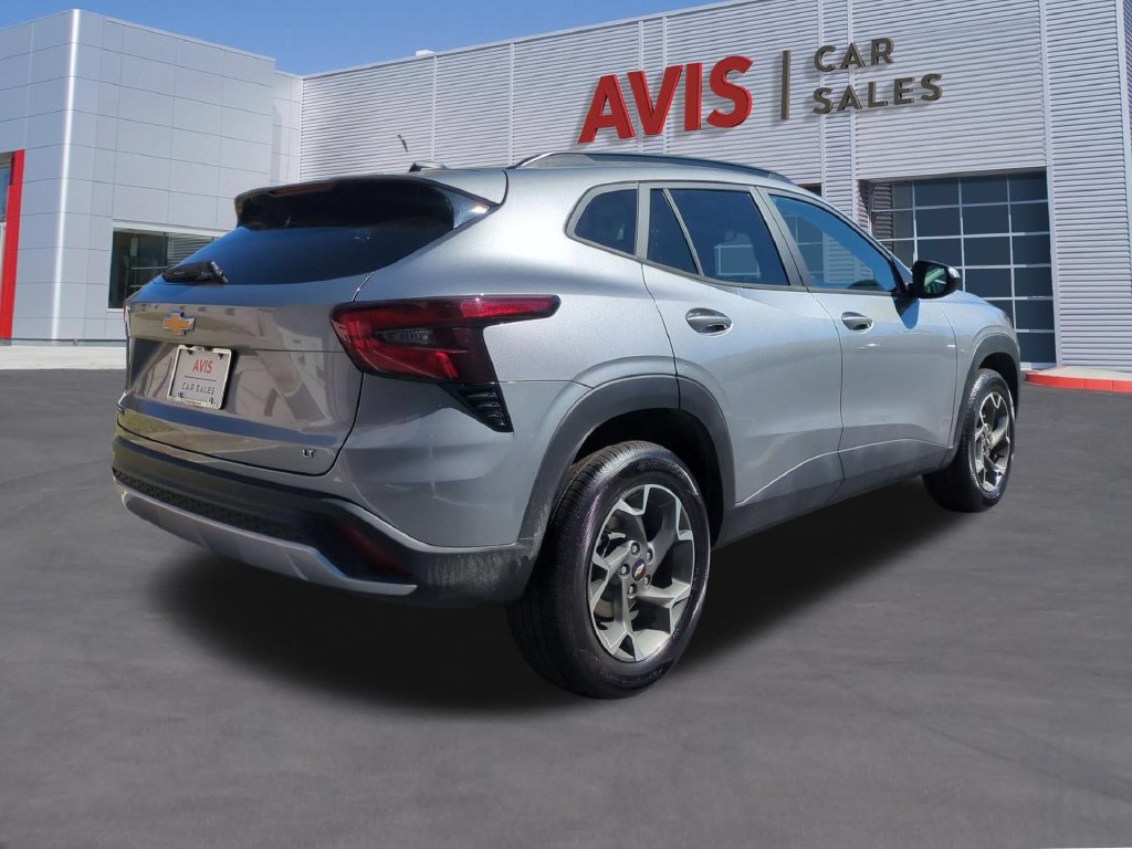 Used 2026 Chevrolet Trax LT FWD image 5