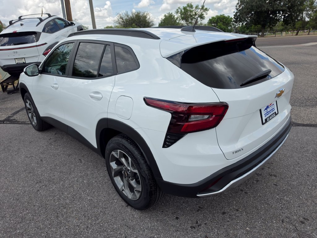 New 2026 Chevrolet Trax LT w/ Driver Confidence Package FWD image 3