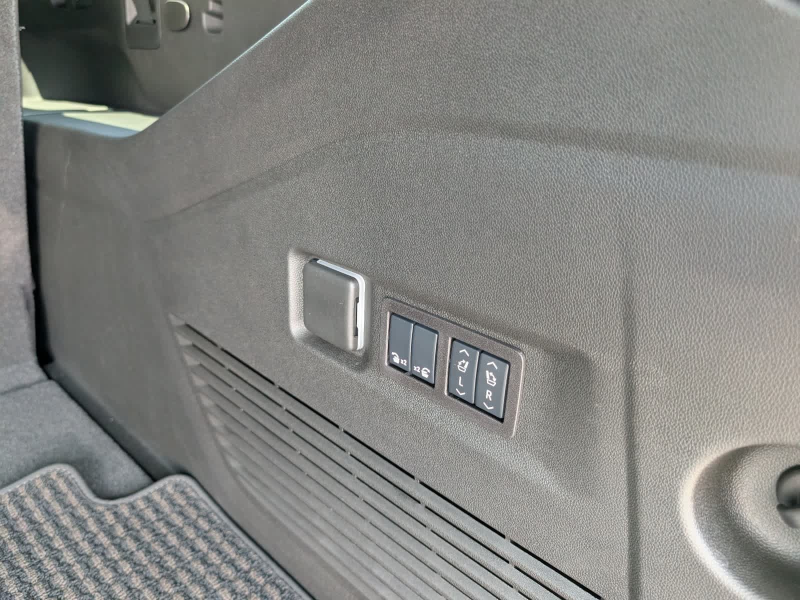 Certified 2026 GMC Yukon XL Denali Ultimate AWD/4WD image 16