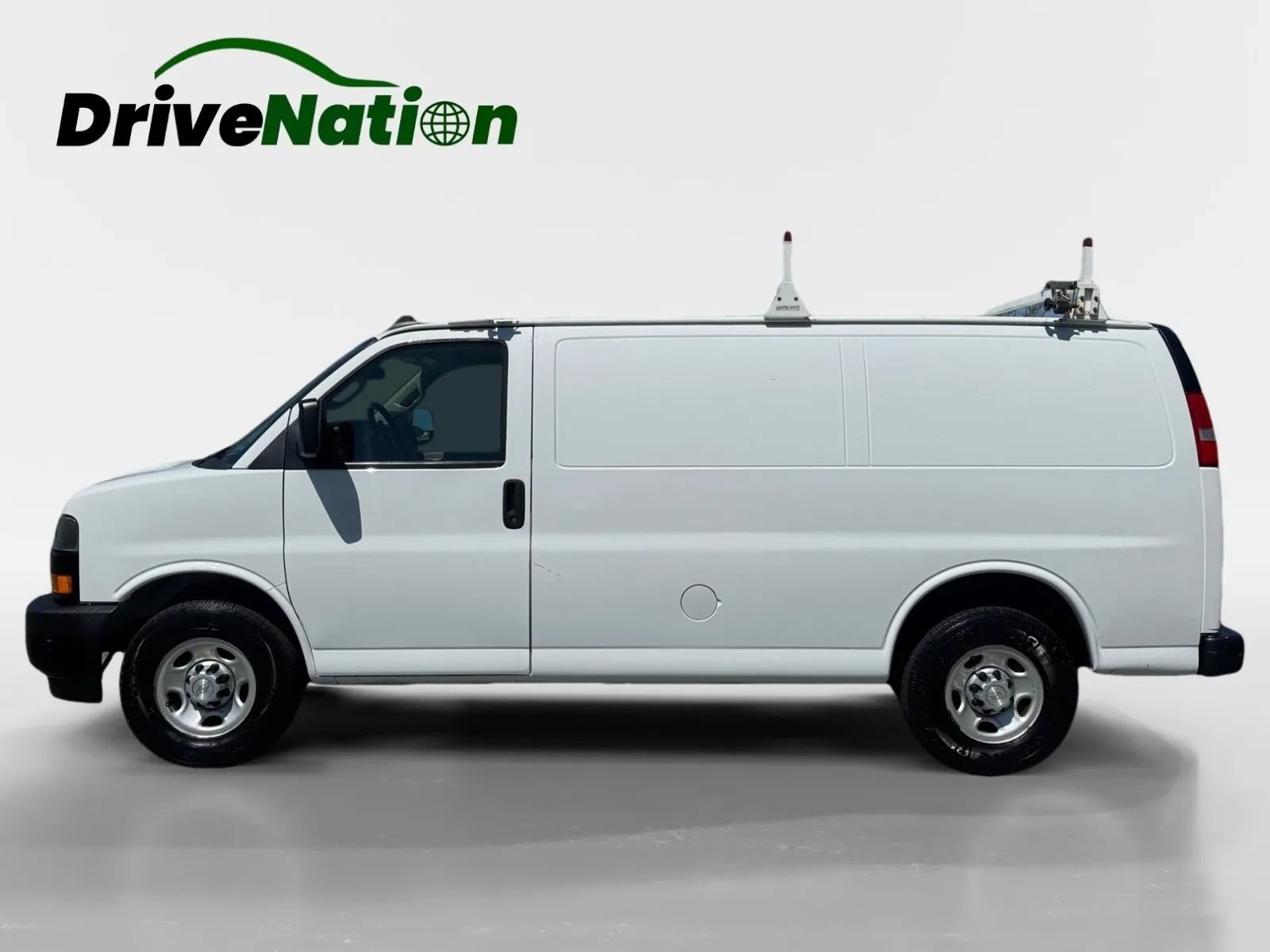 Used 2018 Chevrolet Express 2500 w/ Driver Convenience Package RWD image 8