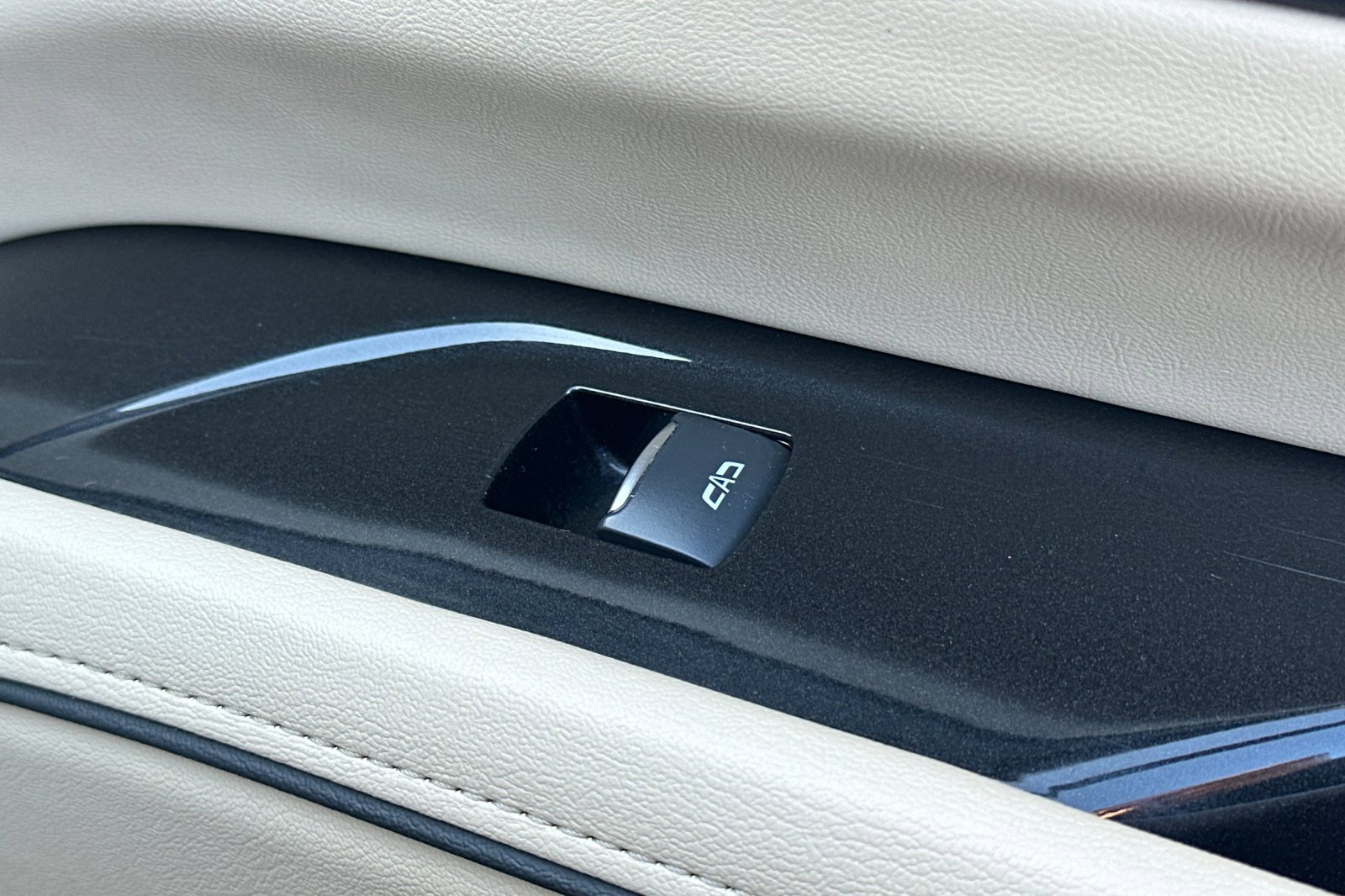 Certified 2024 Cadillac Escalade Premium Luxury image 21