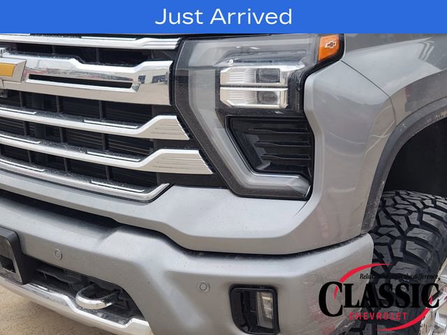 Used 2024 Chevrolet Silverado 2500 High Country w/ Technology Package AWD/4WD image 11