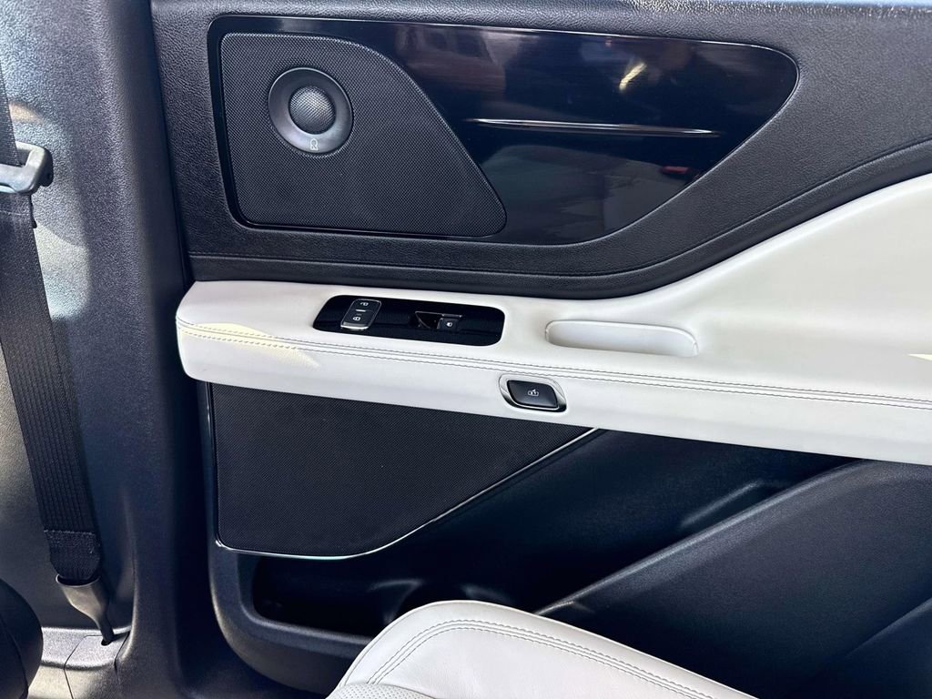 Used 2025 Lincoln Aviator Reserve image 13