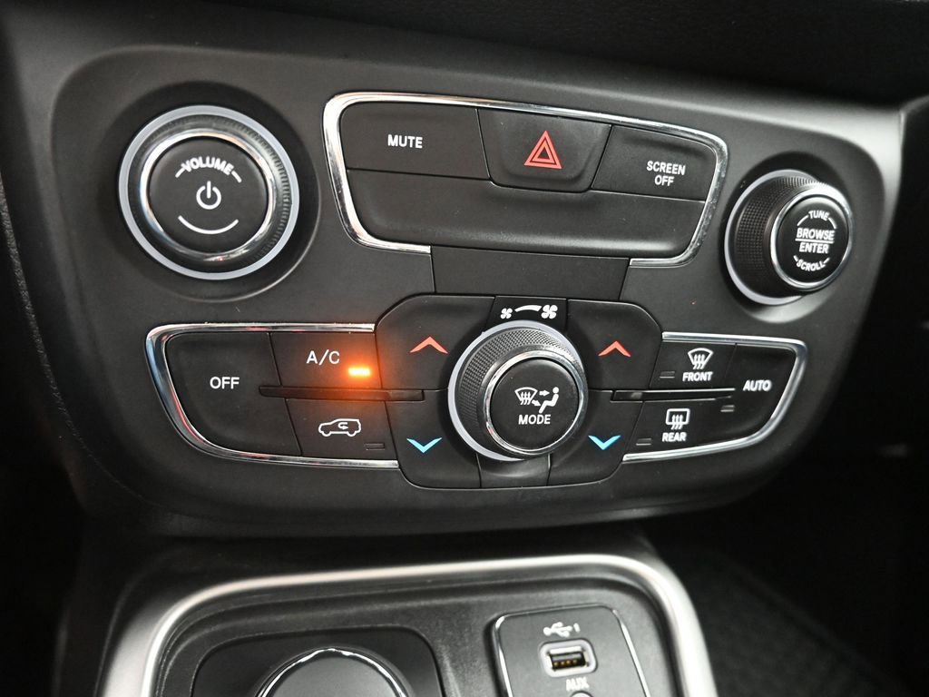 Used 2020 Jeep Compass Latitude w/ Cold Weather Group image 19