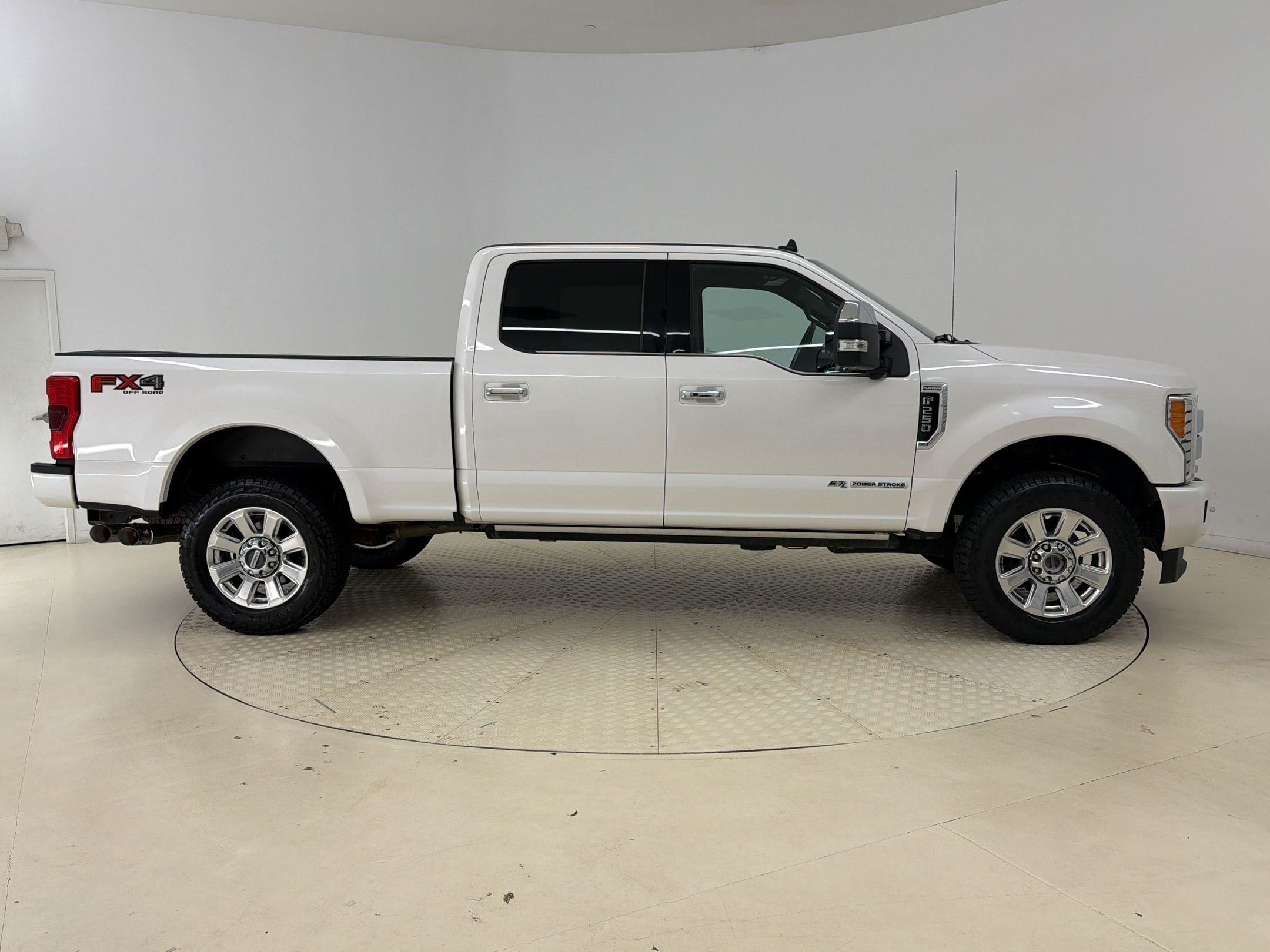 Used 2019 Ford F250 Platinum w/ Platinum Ultimate Package AWD/4WD image 8