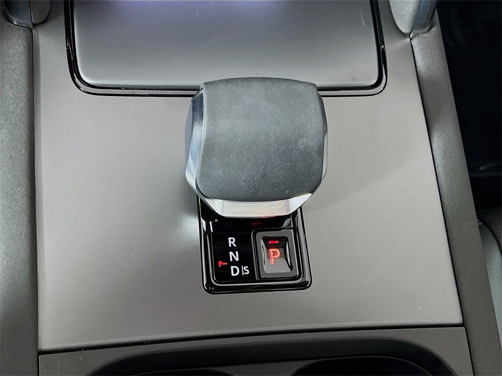 Used 2024 Land Rover Discovery Sport S image 17