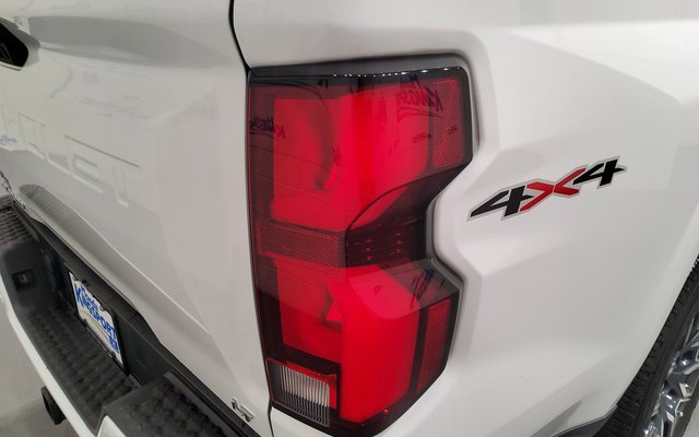 Used 2024 Chevrolet Colorado LT w/ LT Convenience Package III image 9