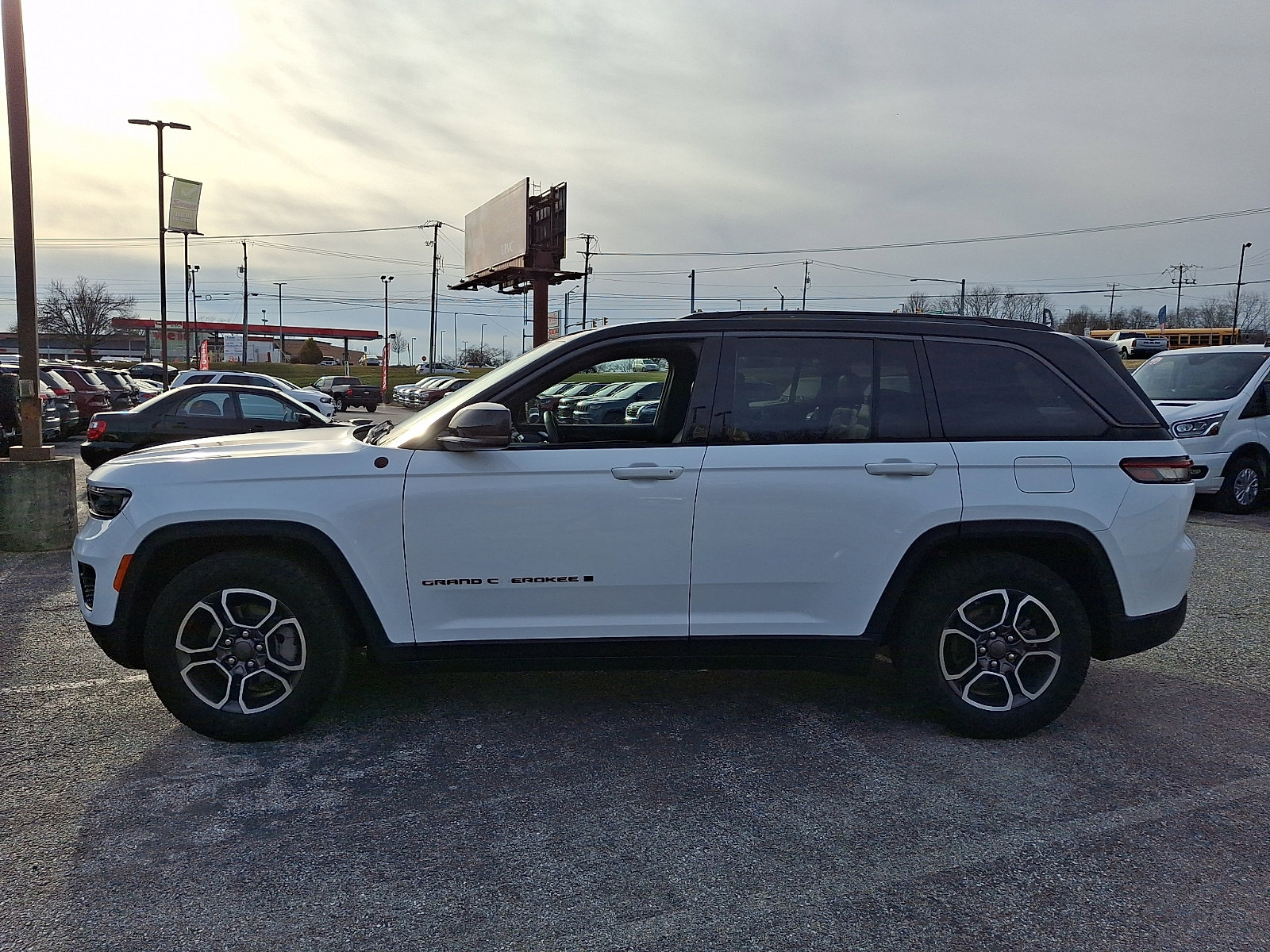 Used 2022 Jeep Grand Cherokee Trailhawk image 5
