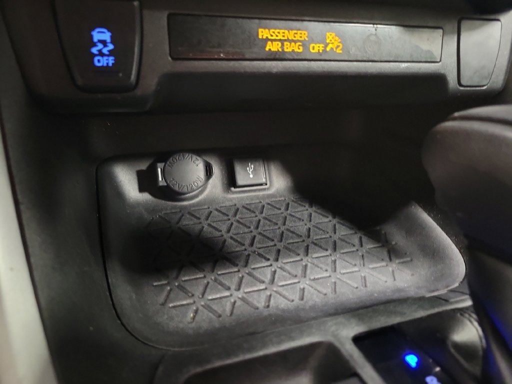 Used 2022 Toyota RAV4 LE AWD/4WD image 18