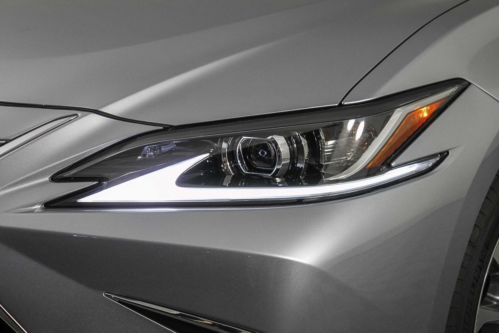 Used 2025 Lexus ES 350 image 4