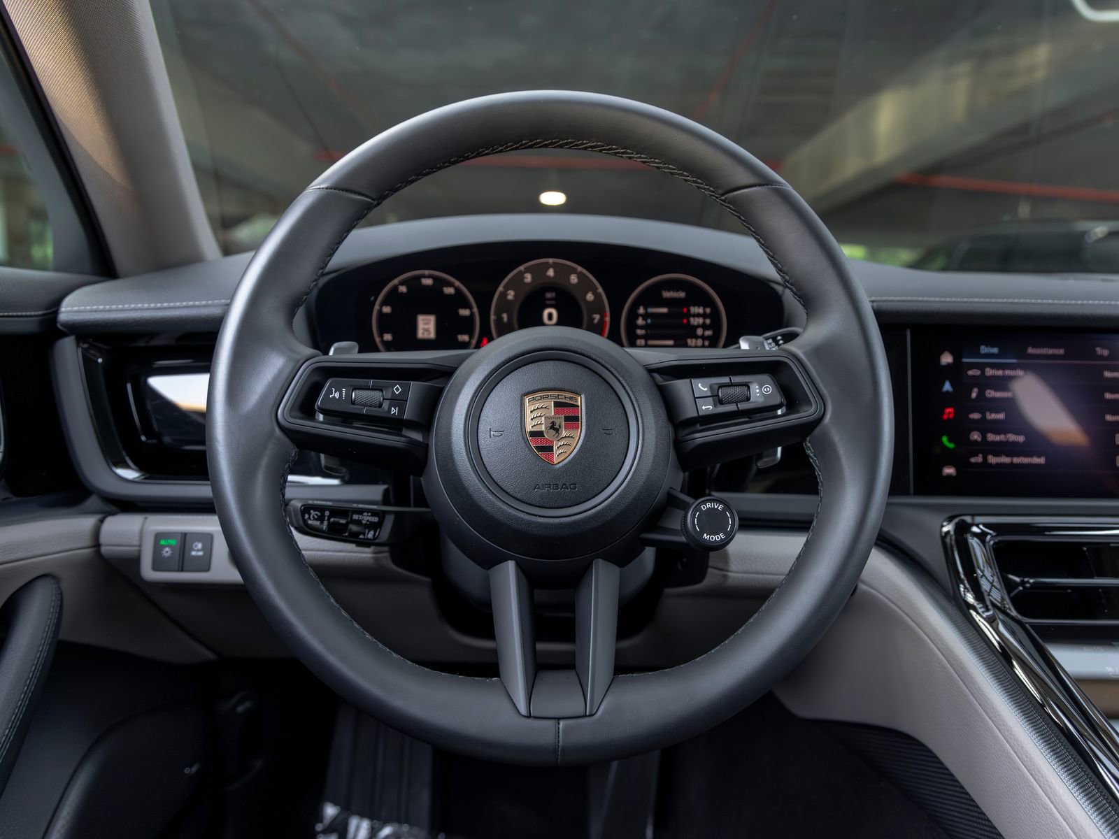 Certified 2025 Porsche Panamera RWD image 29