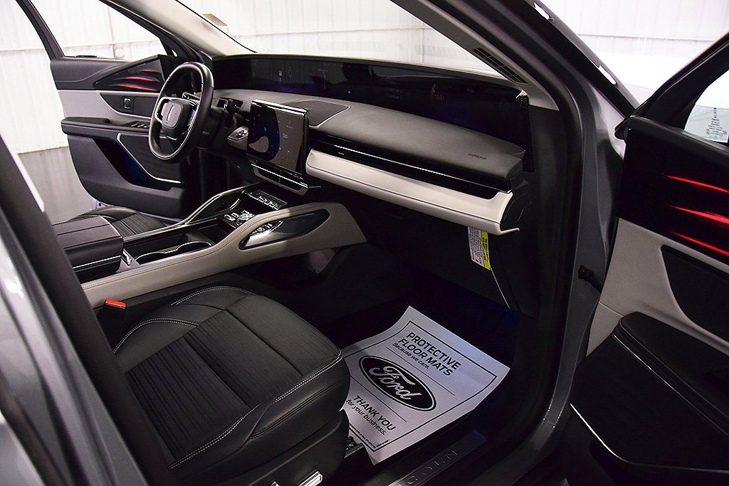 Used 2024 Lincoln Nautilus Reserve image 29