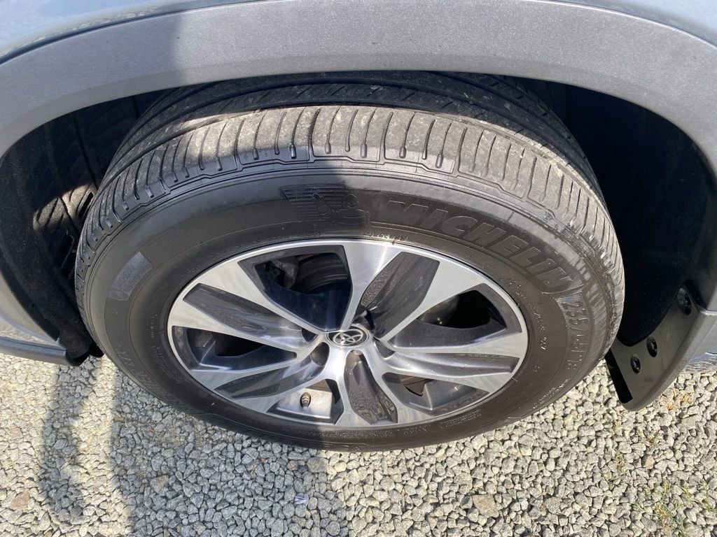 Used 2021 Toyota Highlander XLE image 27