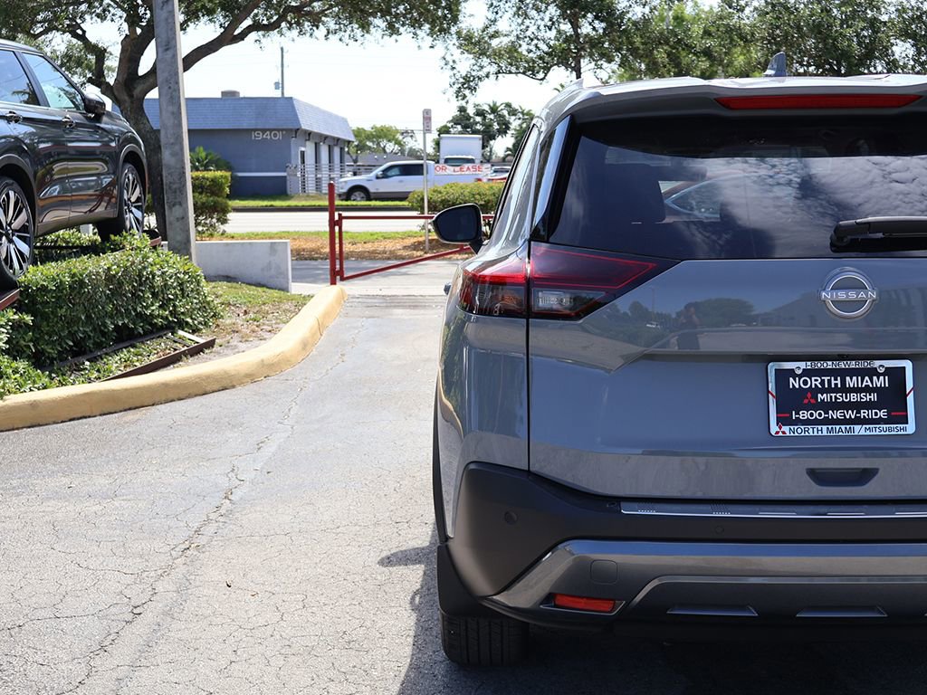 Used 2023 Nissan Rogue SL FWD image 14