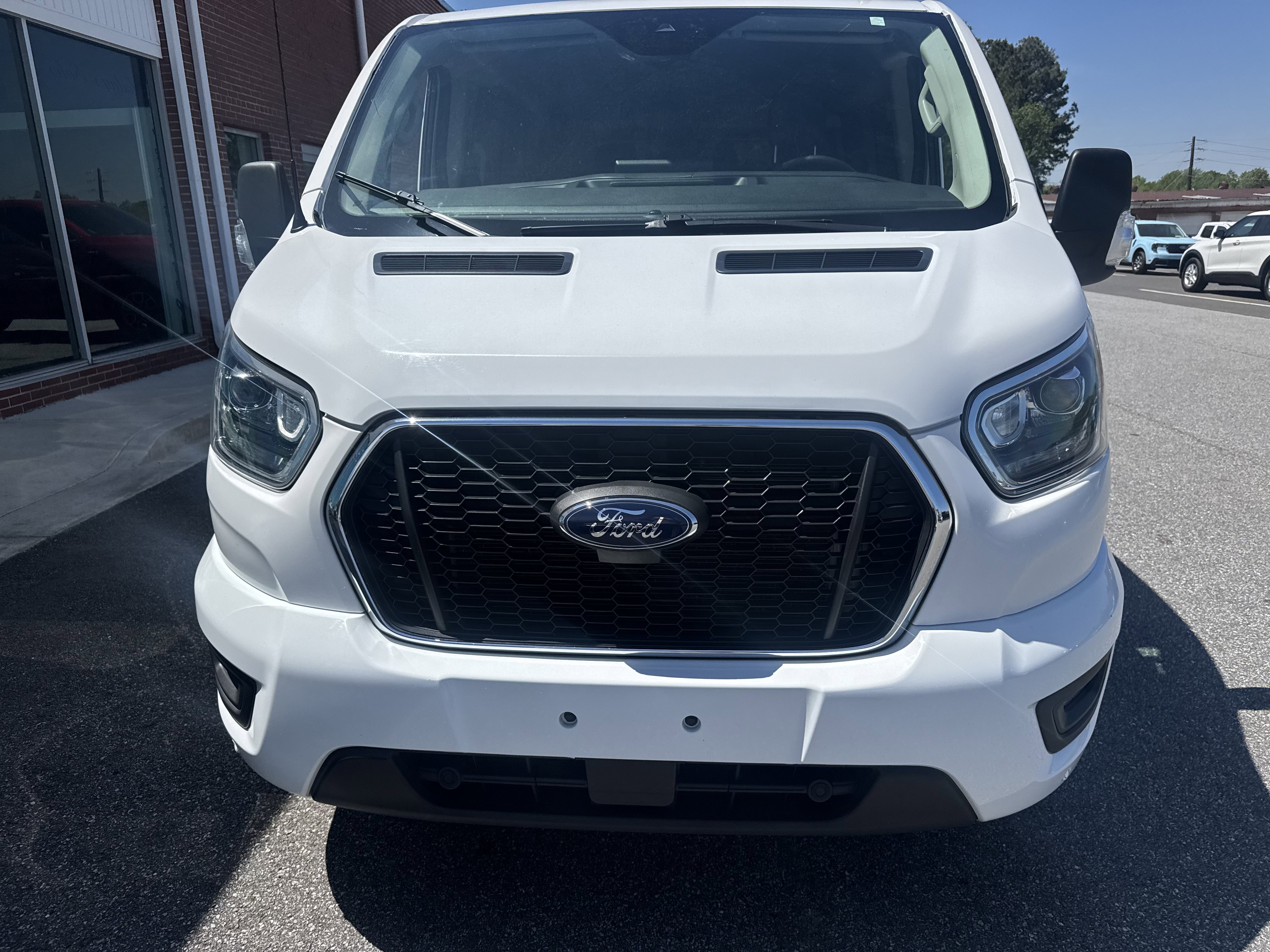 Used 2023 Ford Transit 350 XLT image 4